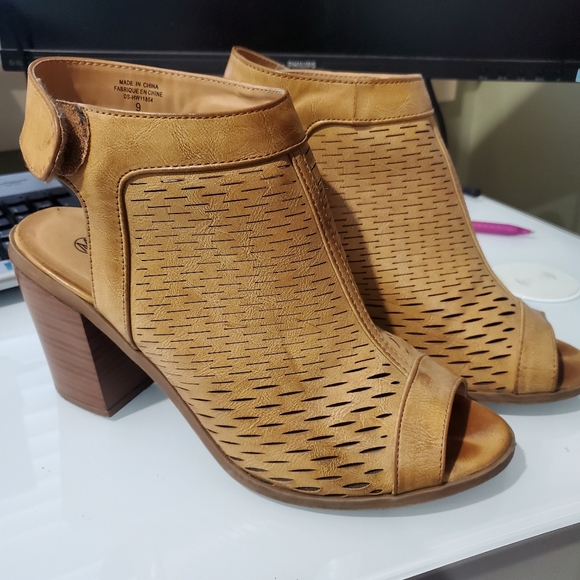 Harlow Shoes - Picture 2 of 4